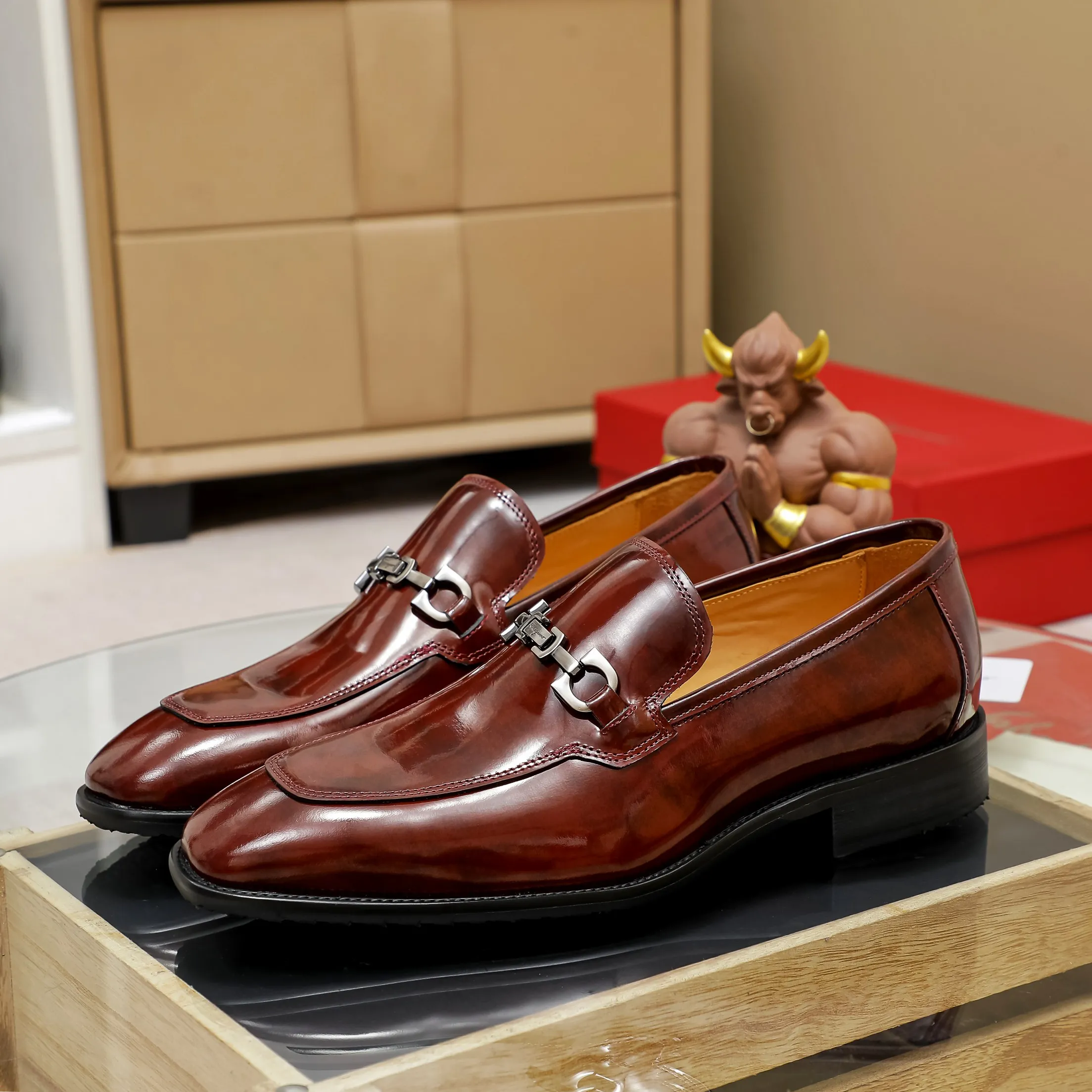 Men's shoes💰460🕷🕷[Ferragamo] Ferragamo's top men's business leather shoes💯Original copy of the official website, the upper is made of imported official website 1:1 material🍁Italian embossed cowhide🇮🇹Imported water-dyed leather lining. It’s definitely not made with ordinary craftsmanship, it’s the model used by celebrities! The factory’s craftsmanship is designed to create the most perfect shoes for trendy men! Code number 38-44 (45.46 customized) 3 colors, large quantities in stock